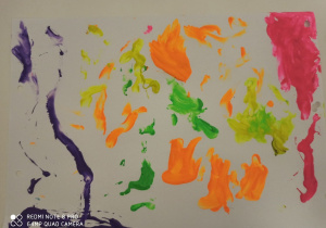 Obraz przedszkolaka malowany palcami